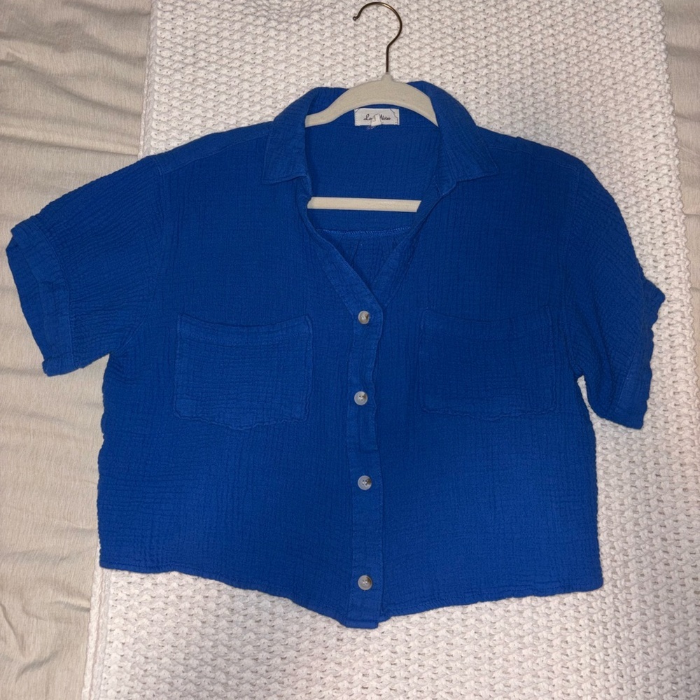 Love Notes. Electric Blue Short-Sleeve Button Crop Top